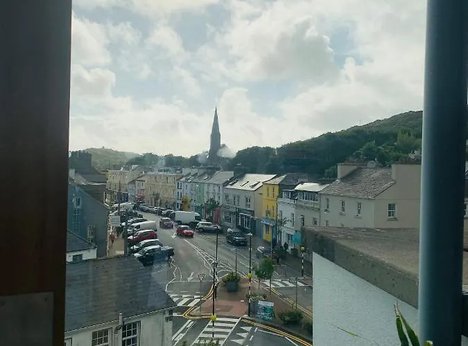 Courthouse View Penthouse 2 アパート クリフデン