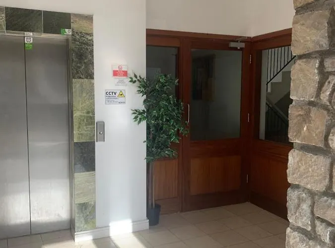 דירה Courthouse View Penthouse 2 קליפדן