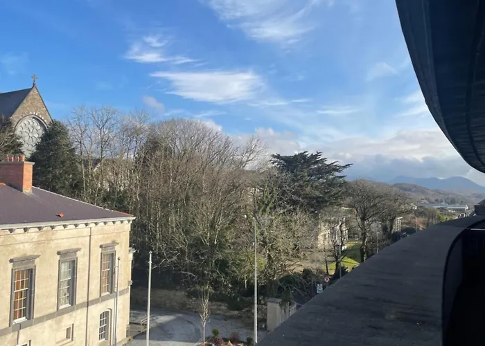 Courthouse View Penthouse 2 *